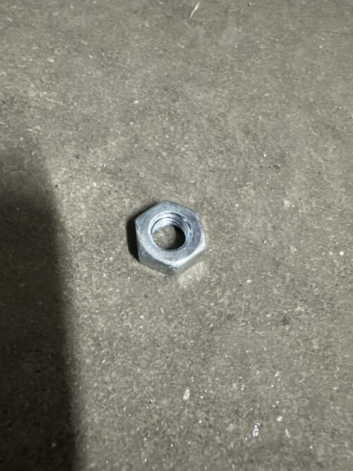 M8 mutter